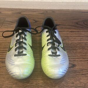 Nike Mercurial Kids Size 2years Soccer cleats. Worn one season.
